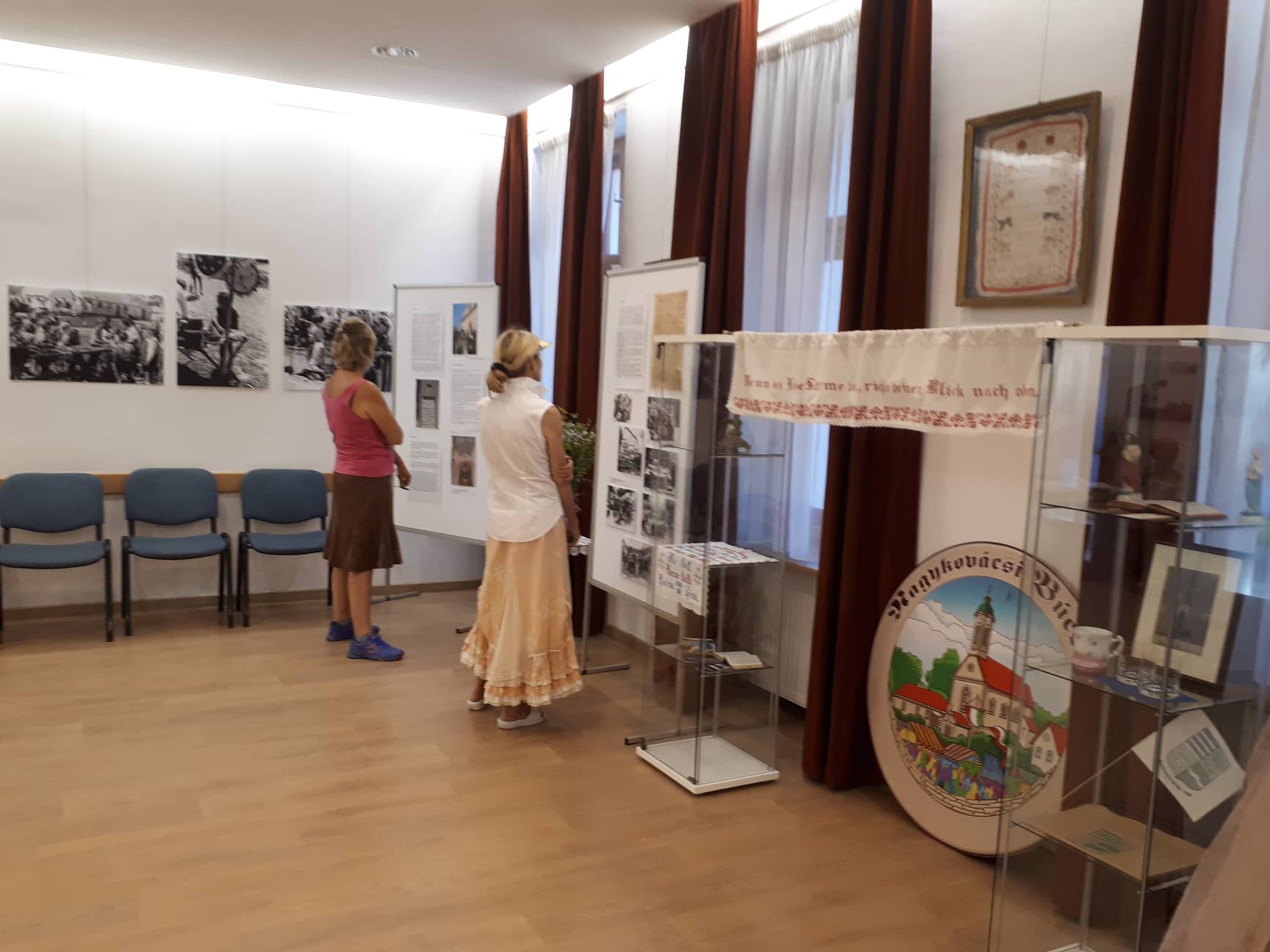 A kiállítás és a látogatók
